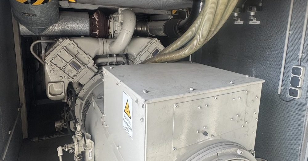 Netzersatzanlage mit Dieselaggregat und Generator